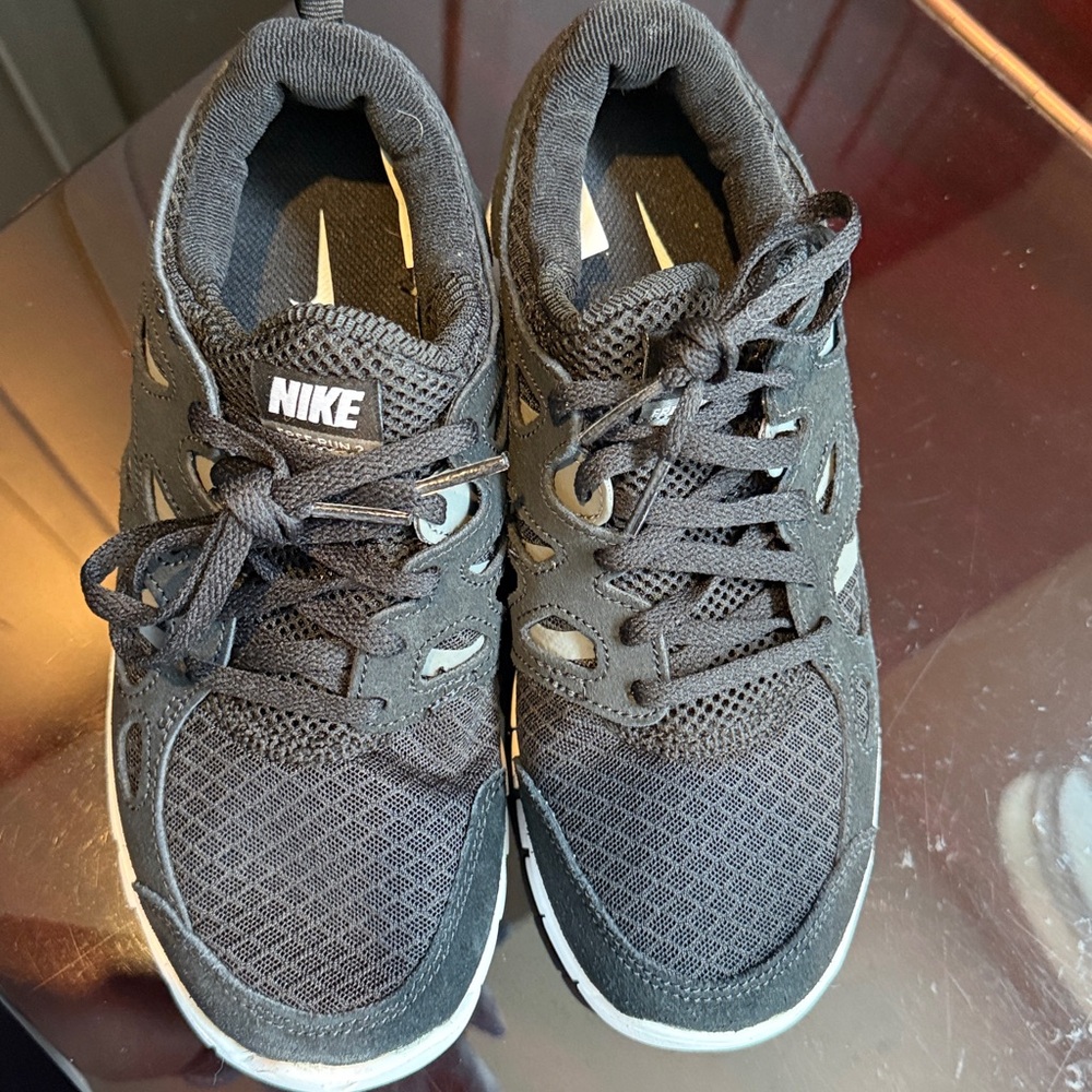 Nike Free Run 2 | Black White Sneakers | Size 6Y Women's -7.5 NWOT Running Shoes - Picture 12 of 17